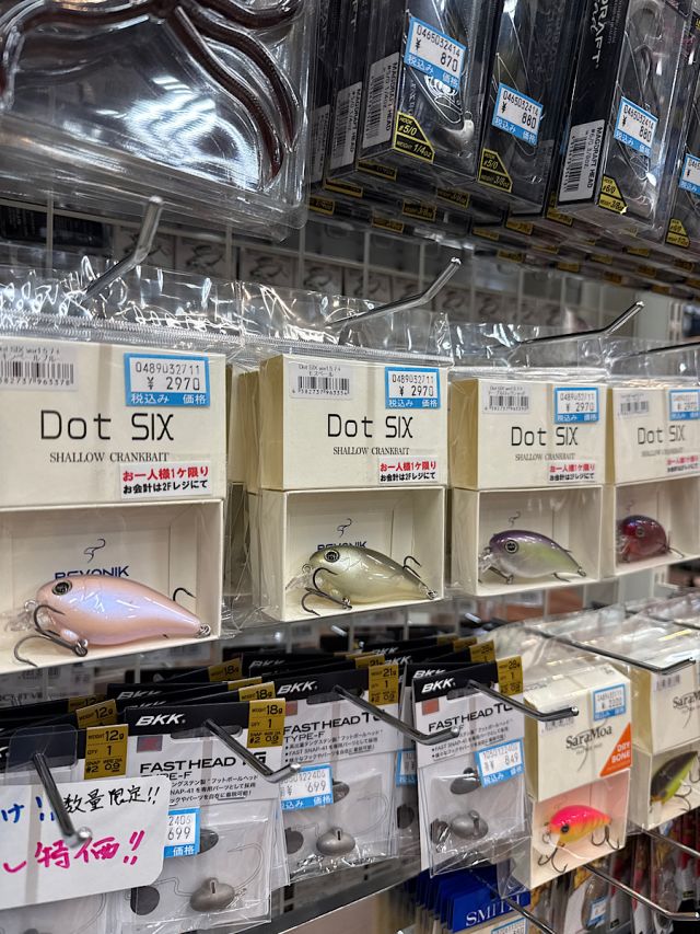 レヴォニック　ドットシックス入荷！